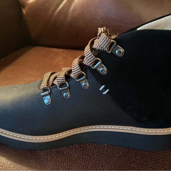 NWT Kodiak Boots, Black Suede 9 - Picture 4 of 4